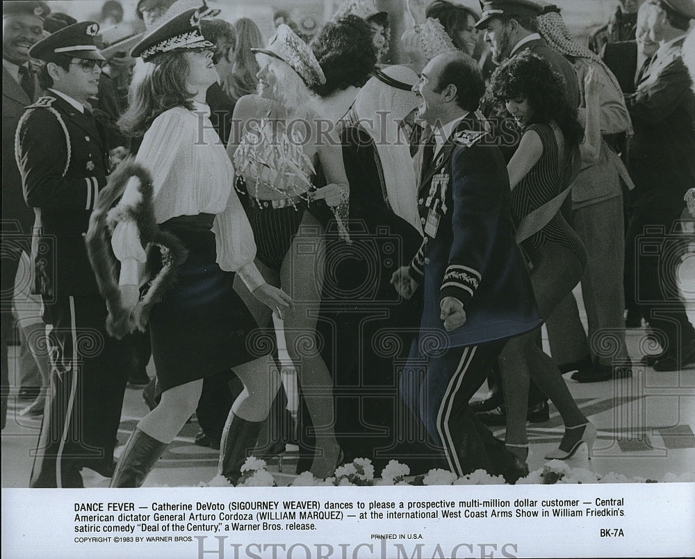 1983 Press Photo Sigourney Weaver and William Marquez in &quot;Deal of the Country&quot;.- Historic Images