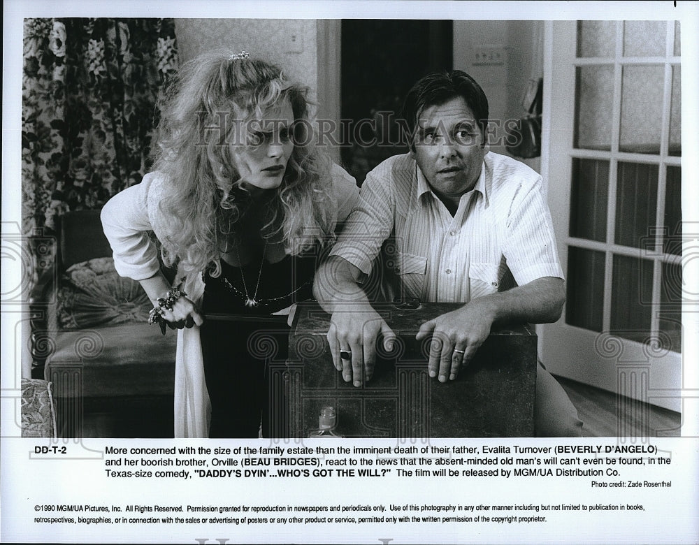 1990 Press Photo Beverly D&#39;Angelo &amp; Beau Bridges in &quot;Daddy&#39;s Dyin&#39;...- Historic Images