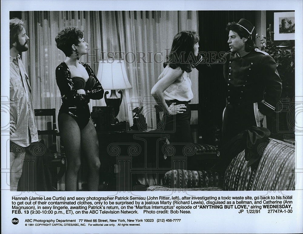 1991 Press Photo Jamie Lee Curtis and John Ritter in ABC-TV &quot;Anything But Love&quot;.- Historic Images