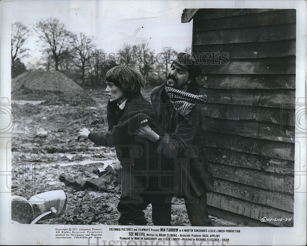 1971 Press Photo Mia Farrow, Michael Elphick &quot;See No Evil&quot;- Historic Images