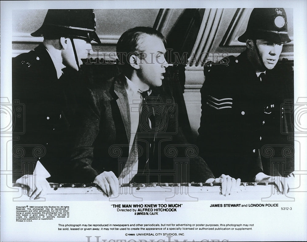 1983 Press Photo James Stewart and London Police &quot;The Man Who Knew Too Much&quot;- Historic Images