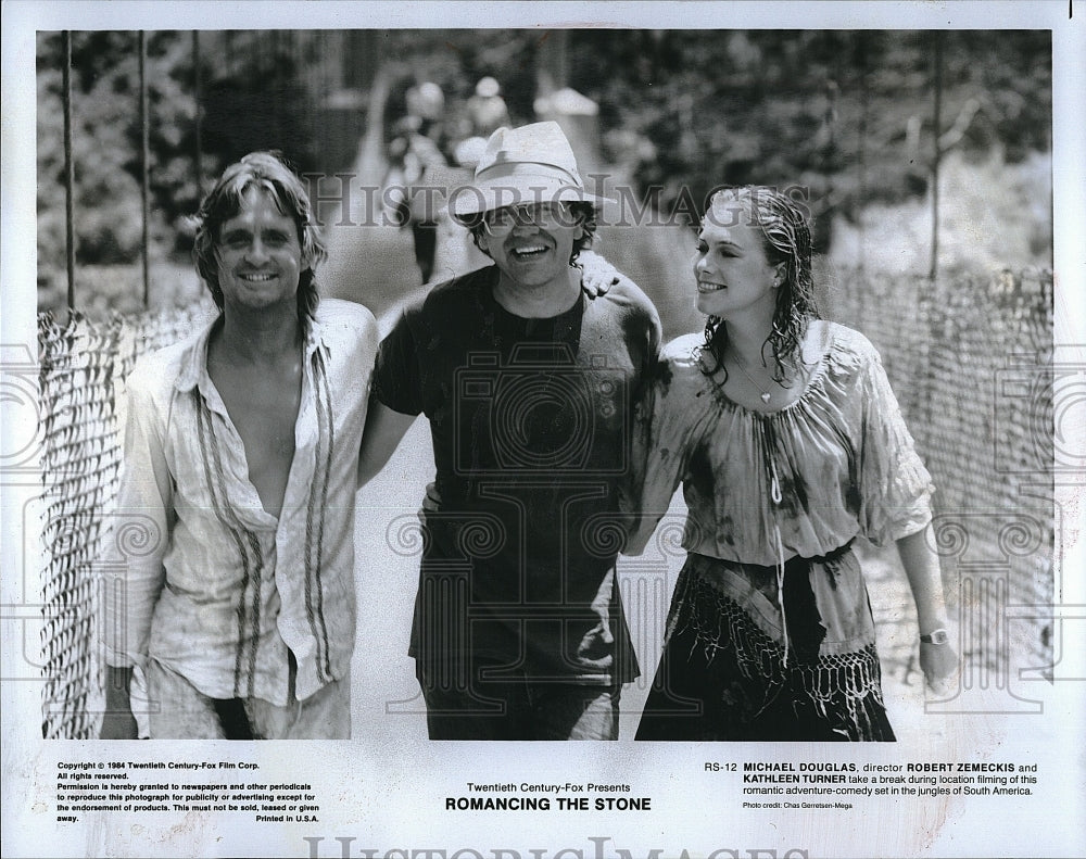 1984 Press Photo Kathleen Turner, Michael Douglas &amp; director Robert Zemeckis- Historic Images