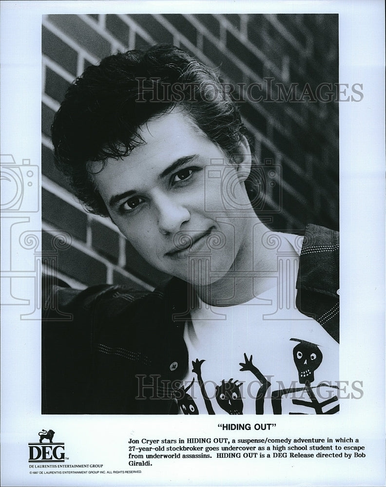 1987 Press Photo Jon Cryer stars in &quot;Hiding Out&quot;- Historic Images