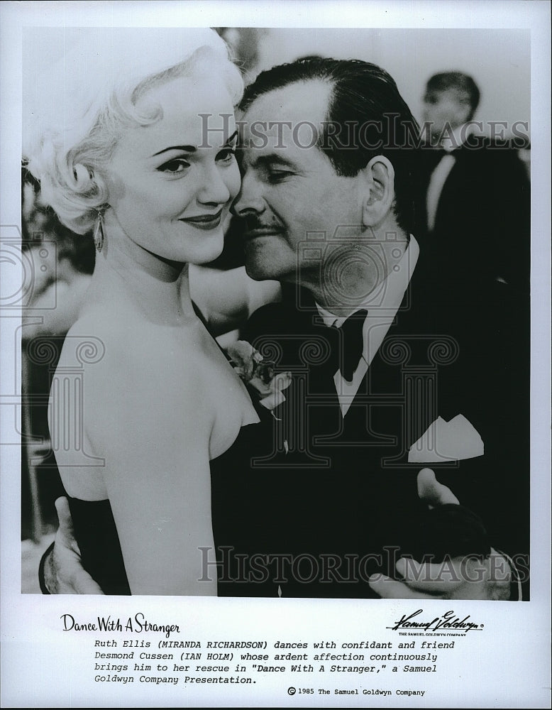 1985 Press Photo Miranda Richardson &amp; Ian Holm star in &quot;Dance With A Stranger&quot;- Historic Images