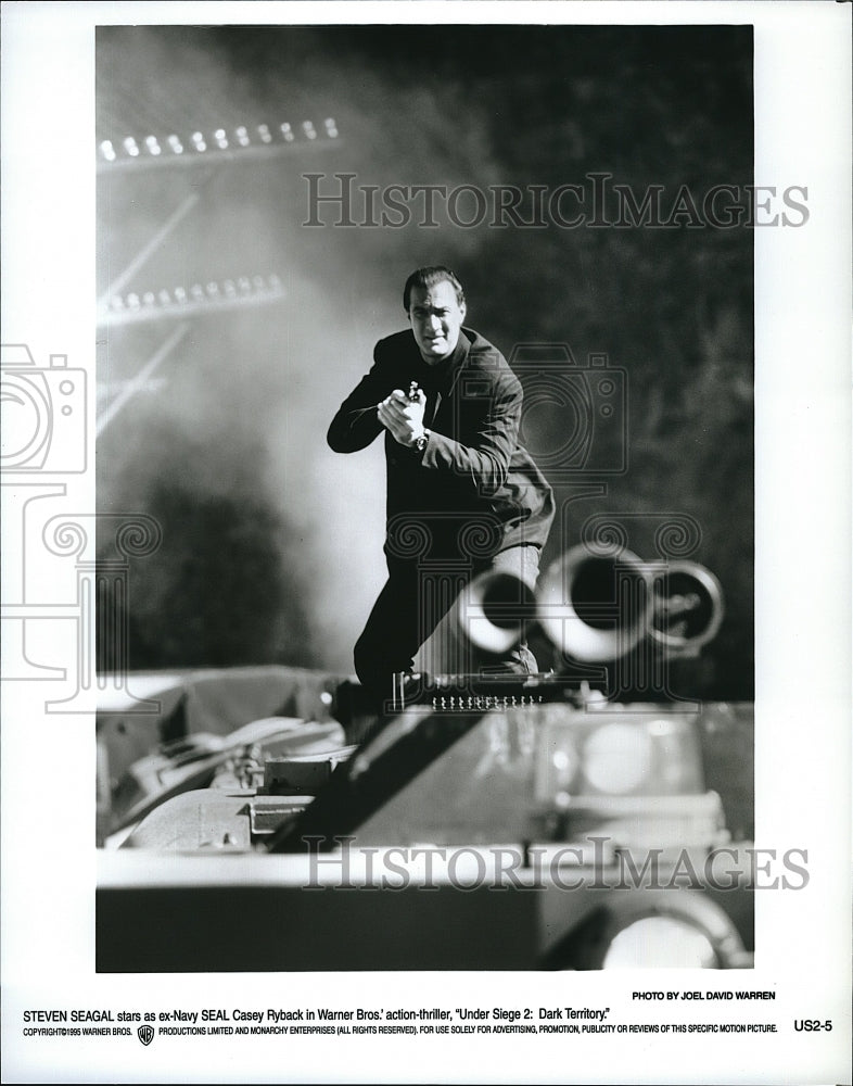 1995 Press Photo Steven Seagal Stars In &quot;Under Siege 2: Dark Territory&quot;- Historic Images