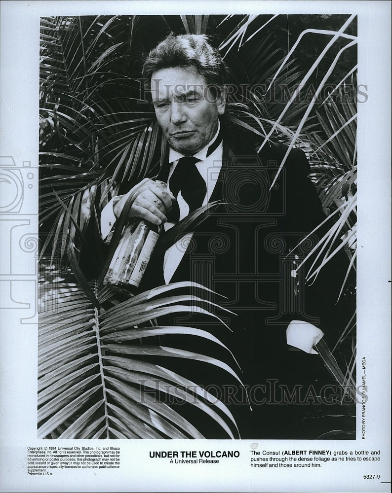 1984 Press Photo Albert Finney Stars In &quot;Under The Volcano&quot;- Historic Images