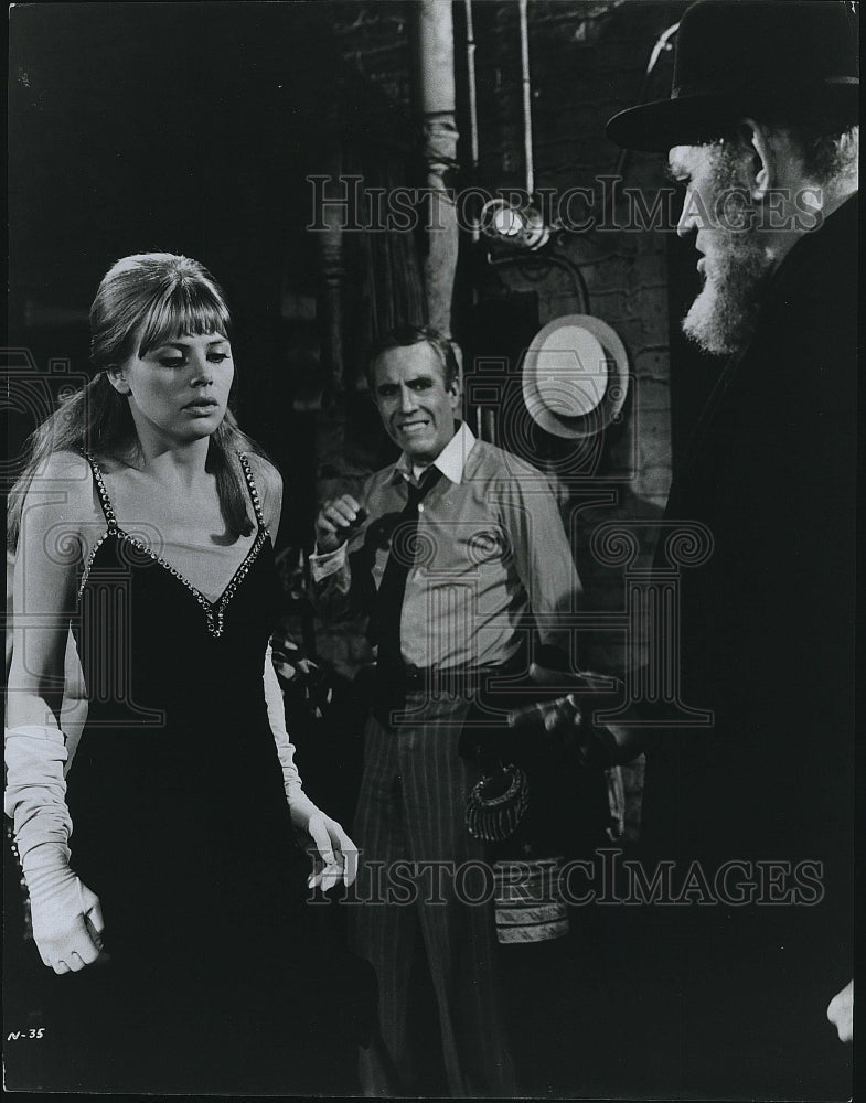 Press Photo Norman Wisdom and Britt Ekland in &quot;The Night they Raided Minsky&#39;s&quot;.- Historic Images