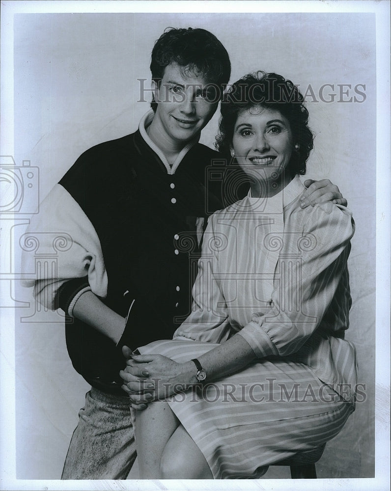 1987 Press Photo J. Ward &amp; E. Donahue in &quot;The New Adventures of Beans Baxter&quot;- Historic Images