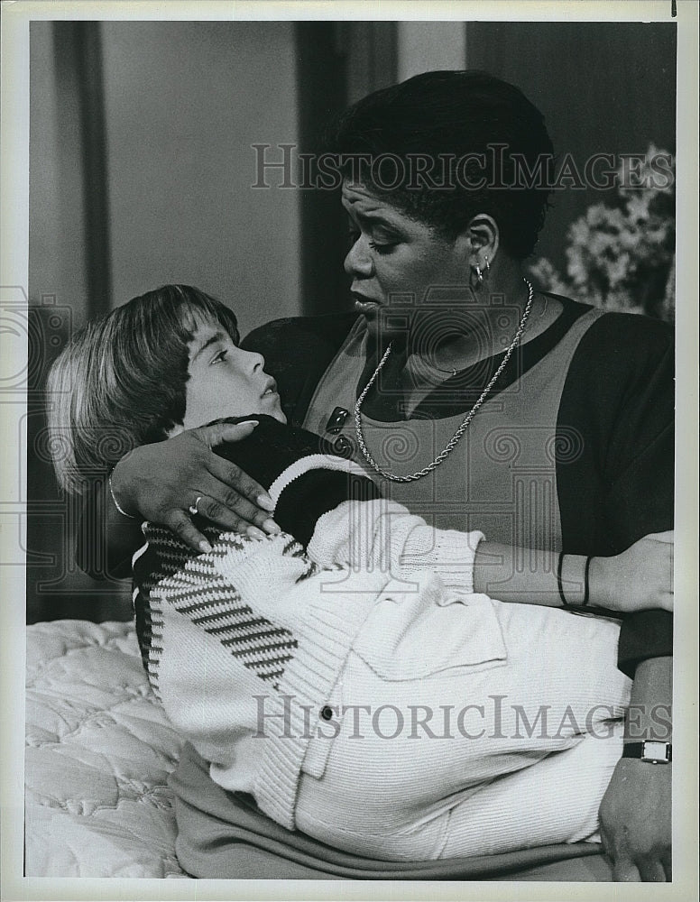 1986 Press Photo Actress Nell Carter &amp; Joey Lawrence in &quot;Gimme a Break&quot;- Historic Images