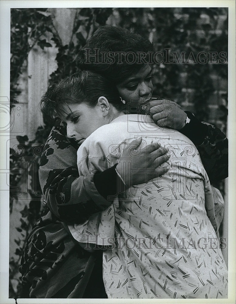 1986 Press Photo Actress Nell Carter &amp; Lara Jill Miller in &quot;Gimme a Break&quot;- Historic Images