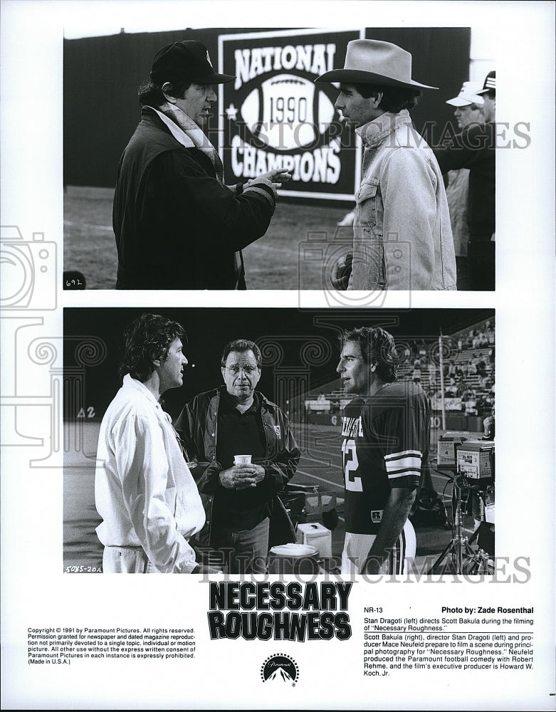 1991 Press Photo Director Stan Dragoti with Scott Bakula in Necessary Roughness - Historic Images