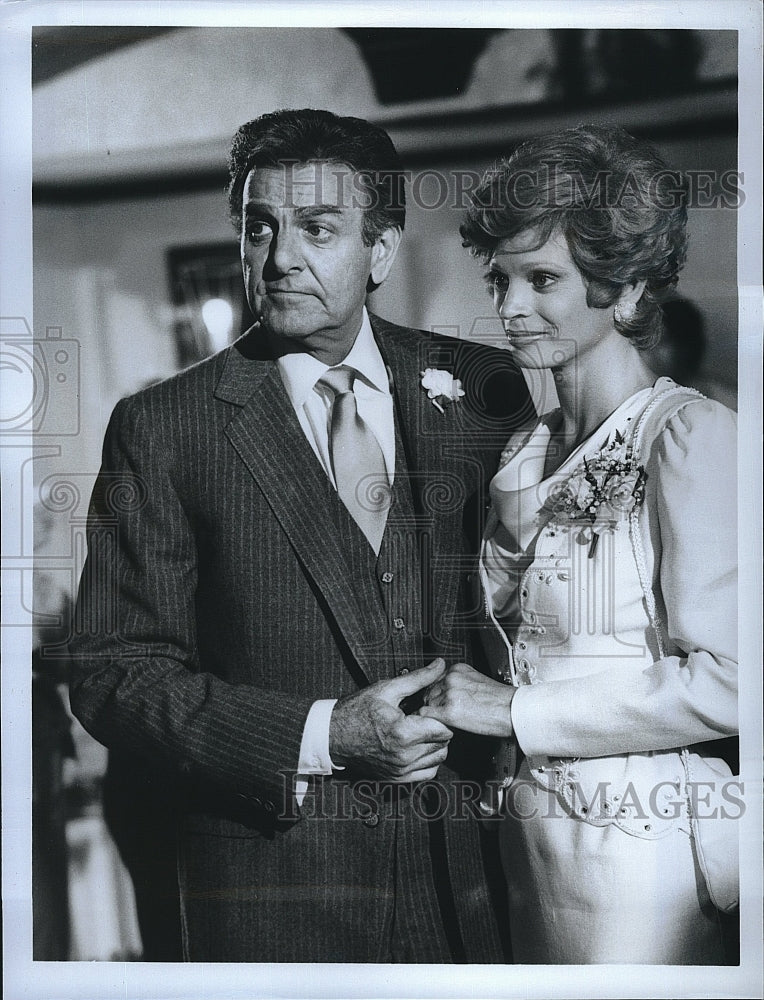 1984 Press Photo Actor Mike Connors &amp; Juliet Prowse in &quot;Glitter&quot;- Historic Images