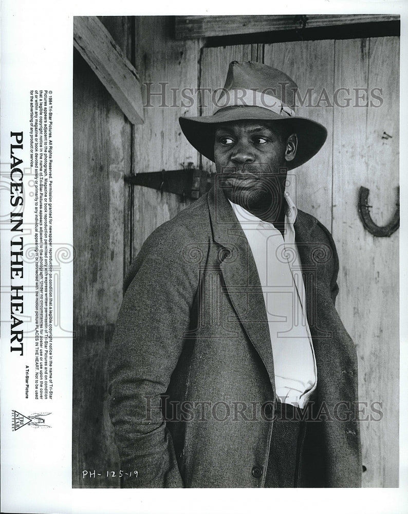 1984 Press Photo Danny Glover as Moze in &quot;Places in the Heart&quot;.- Historic Images