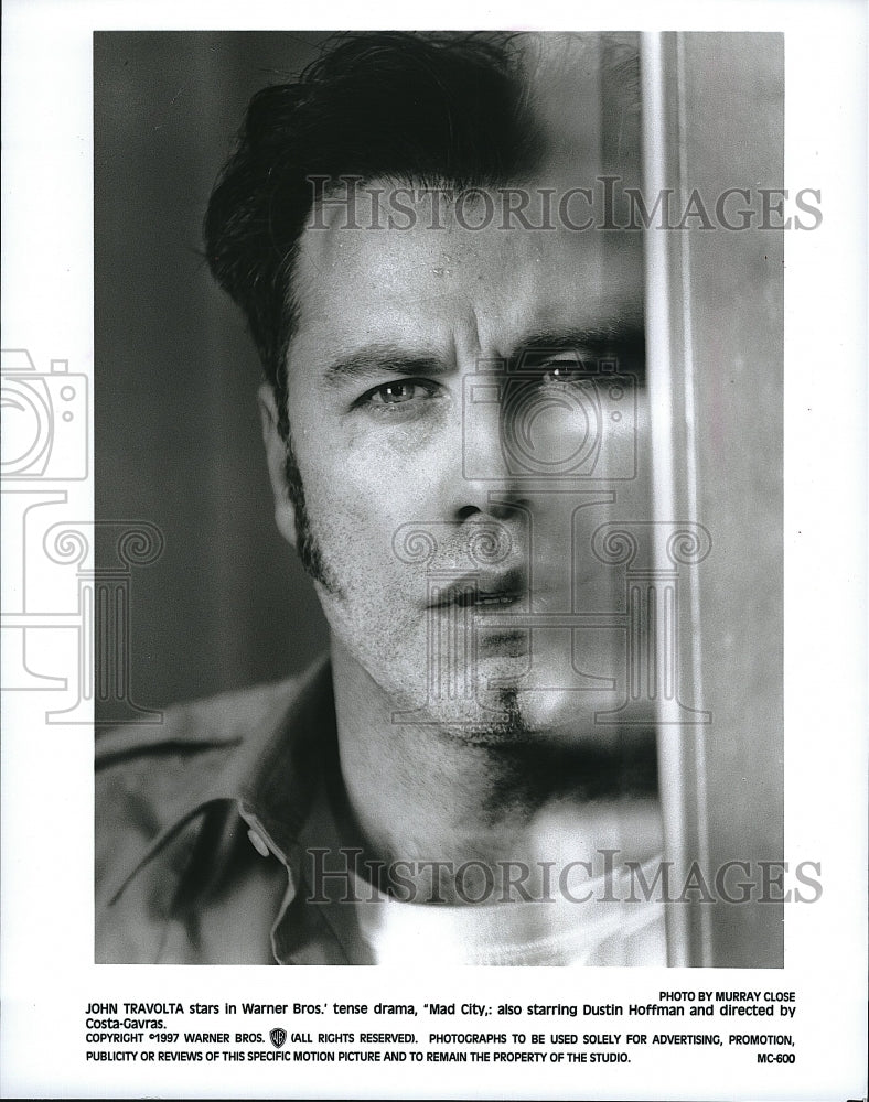 1997 Press Photo John Travolta stars in Warner Bros. &quot;Mad City&quot;.- Historic Images