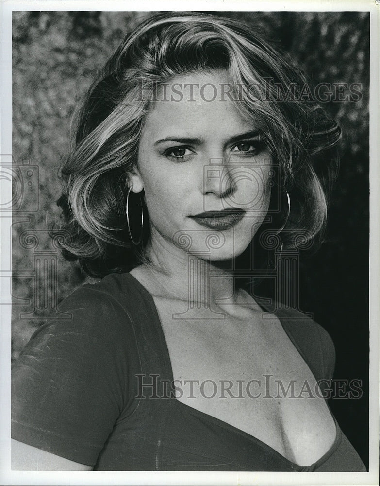 1990 Press Photo Actress Paige French in &quot;Freshman Dorm&quot;- Historic Images