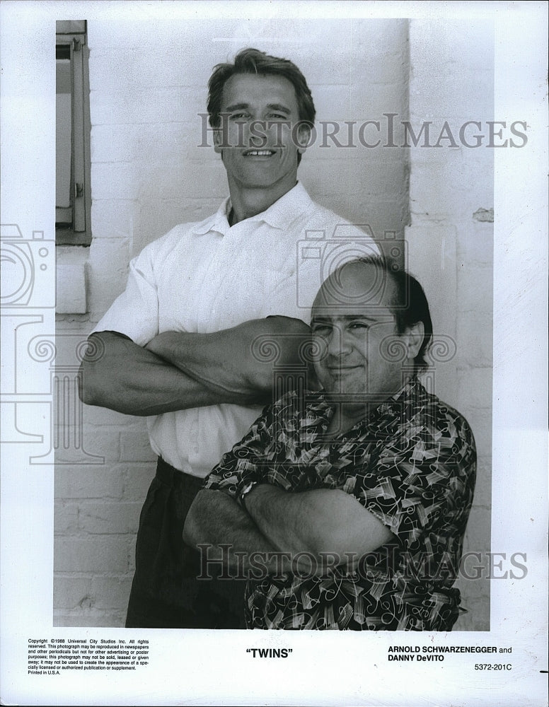 1988 Press Photo &quot;Twins&quot; Arnold Schwartznegger, Danny DeVito- Historic Images