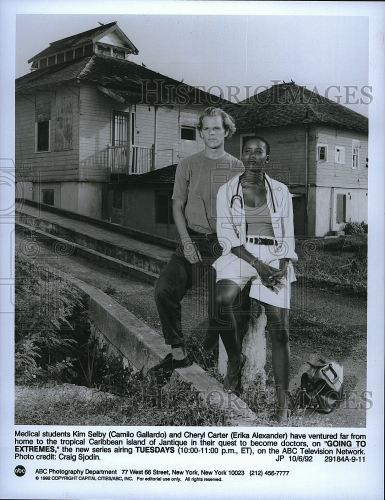 1992 Press Photo Actress Camilo Gallardo &amp; Erika Alexander in &quot;Going to Extremes- Historic Images