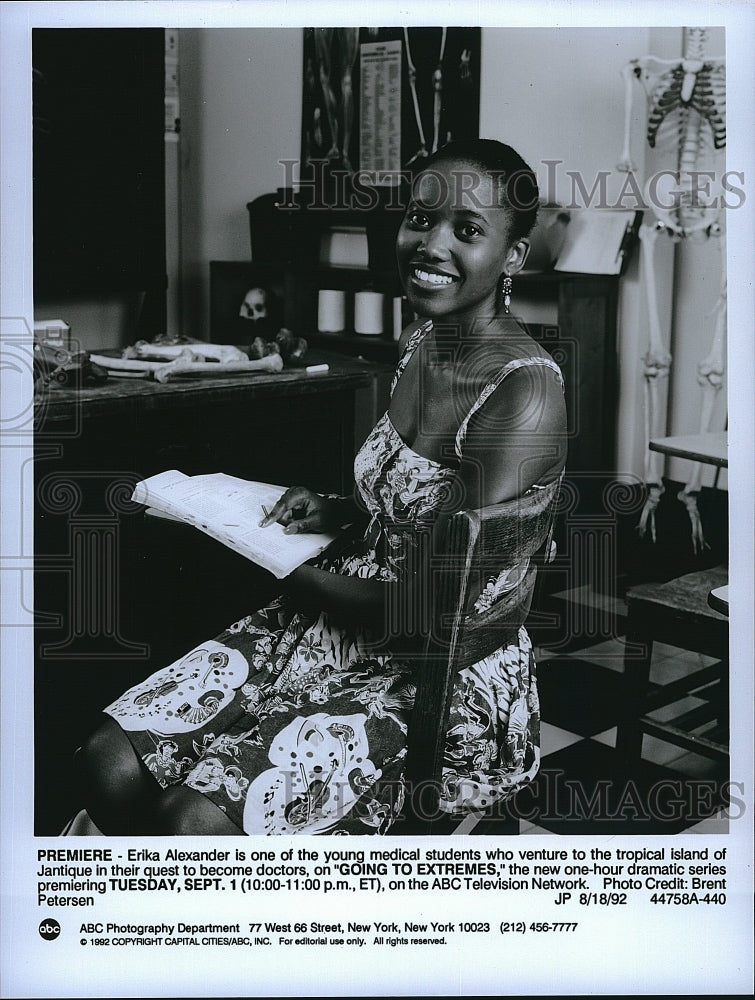 1992 Press Photo Actress Erika Alexander in &quot;Going to Extremes&quot;- Historic Images