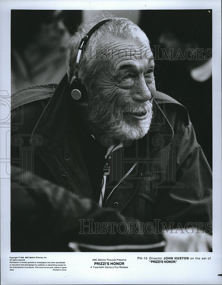 1985 Press Photo &quot;Prizzi&#39;s Honor&quot; director John Huston on set- Historic Images