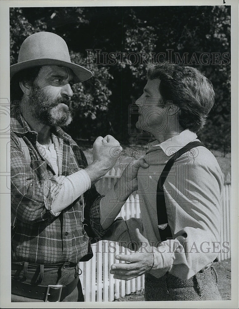 1982 Press Photo Actor Victor French, David Huffman, Little House New Beginning- Historic Images