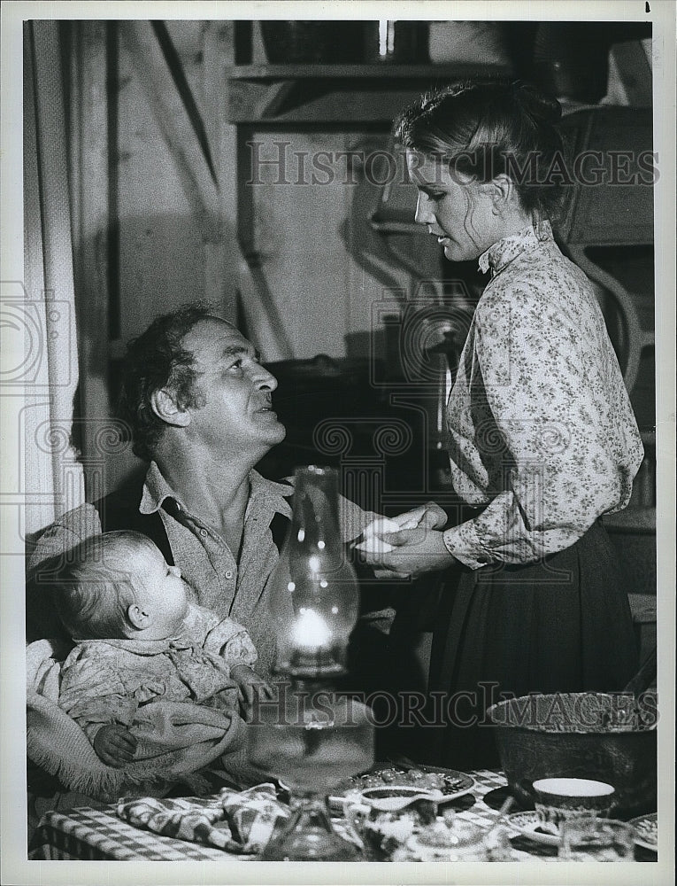 1982 Press Photo Melissa Gilbert, Robert Loggia, Little House A New Beginning- Historic Images