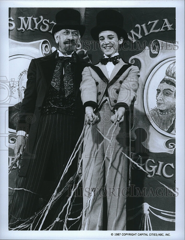 1987 Press Photo Jose Ferrer and Will Wheaton in &quot;Young Harry Houdini&quot;- Historic Images