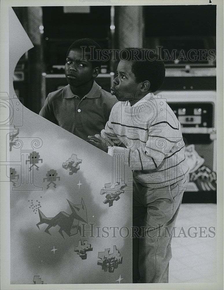 1982 Press Photo Gary Coleman, Actor, Director Shavar Ross, Diff&#39;rent Strokes- Historic Images