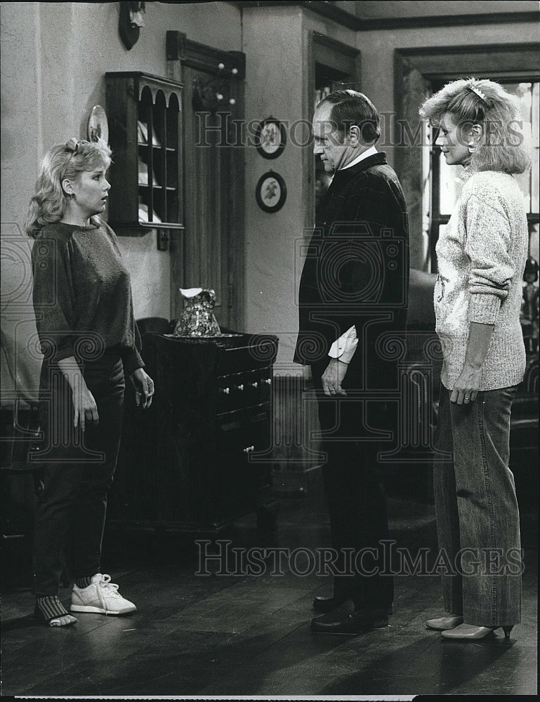 1987 Press Photo &quot;Newhart&quot; Bob Newhart,Julia Duffy,Mary Frann- Historic Images