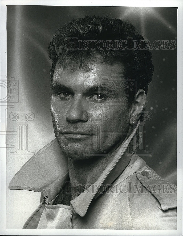 1989 Press Photo &quot;Hard Time on Planet Earth&quot; starring Martin Kove- Historic Images