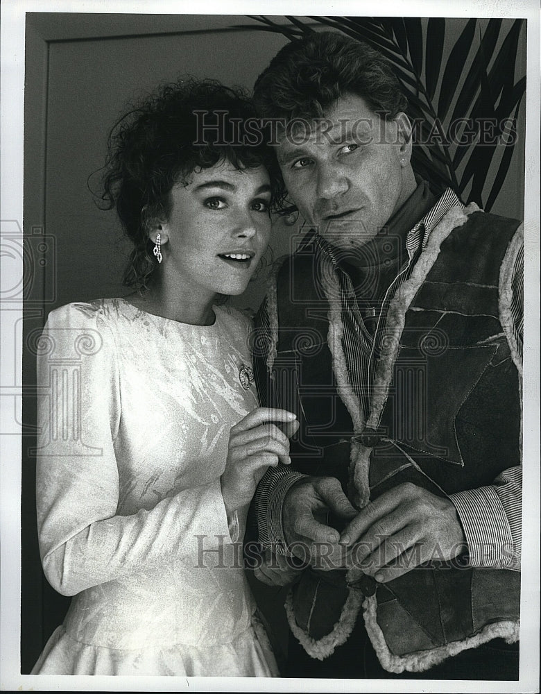 1989 Press Photo &quot;Hard Time on Planet Earth&quot; Martin Kove, Marita Geraghty- Historic Images