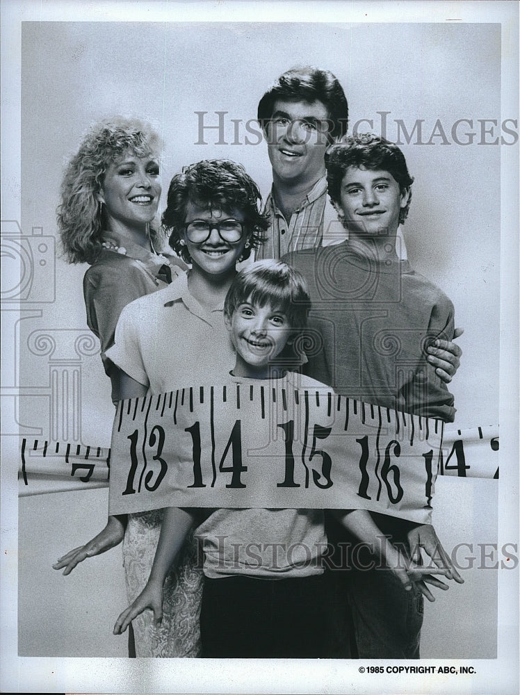 1985 Press Photo Joanna Kerns Tracey Gold Jeremy Miller Alan Thicke Kirk Cameron- Historic Images