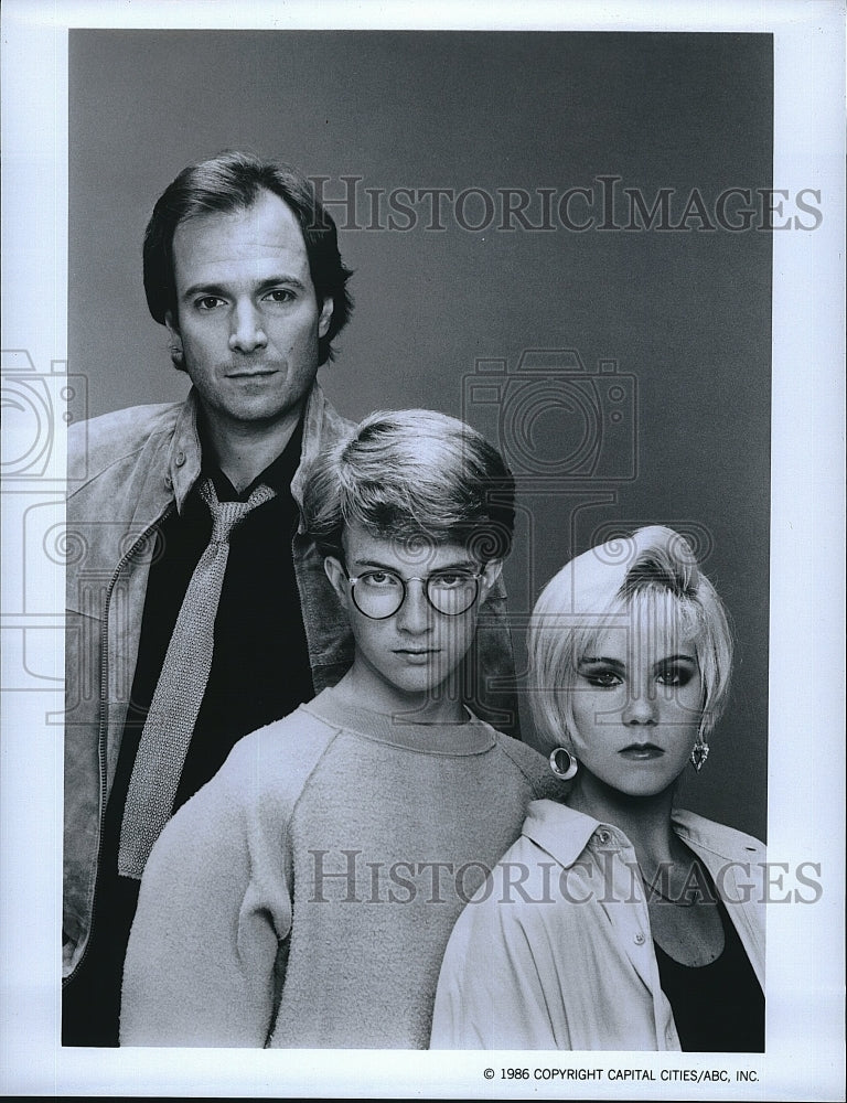 1986 Press Photo Robert Desiderio Jonathan Ward Christina Applegate Actress- Historic Images