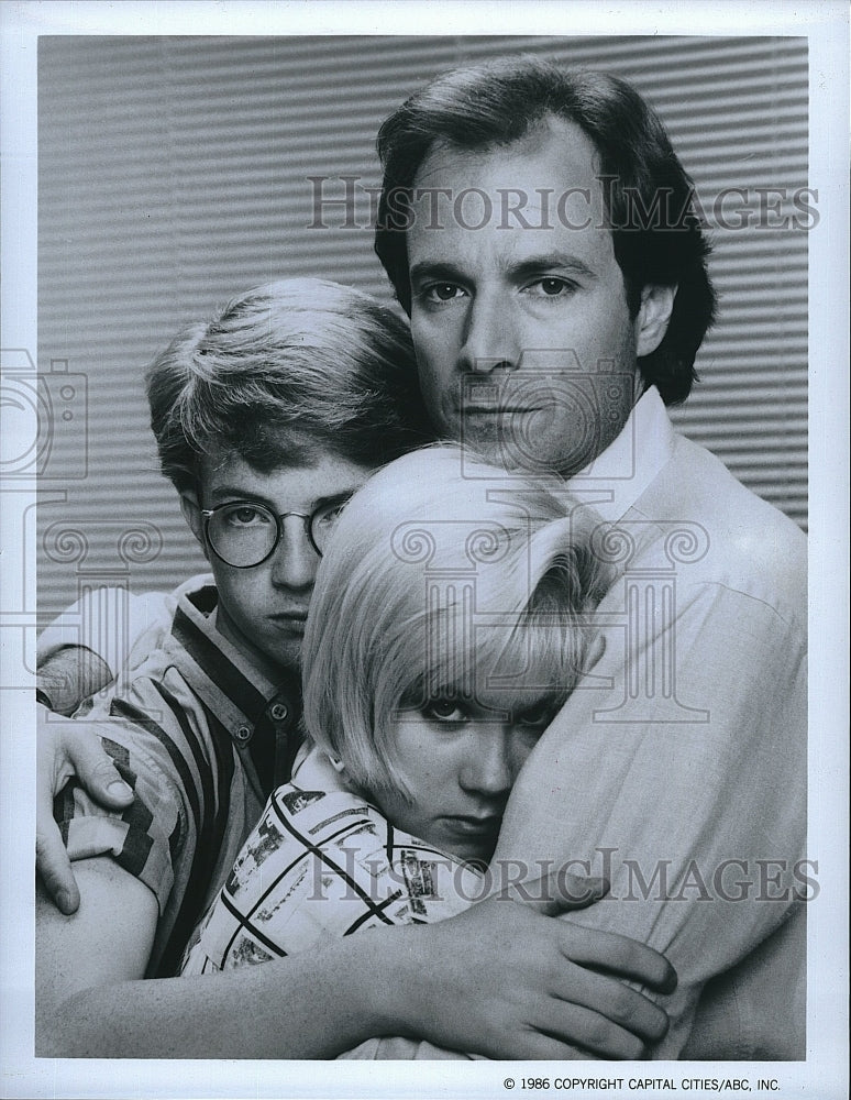 1986 Press Photo Jonathan Ward Christina Applegate Robert Desiderio Actor- Historic Images