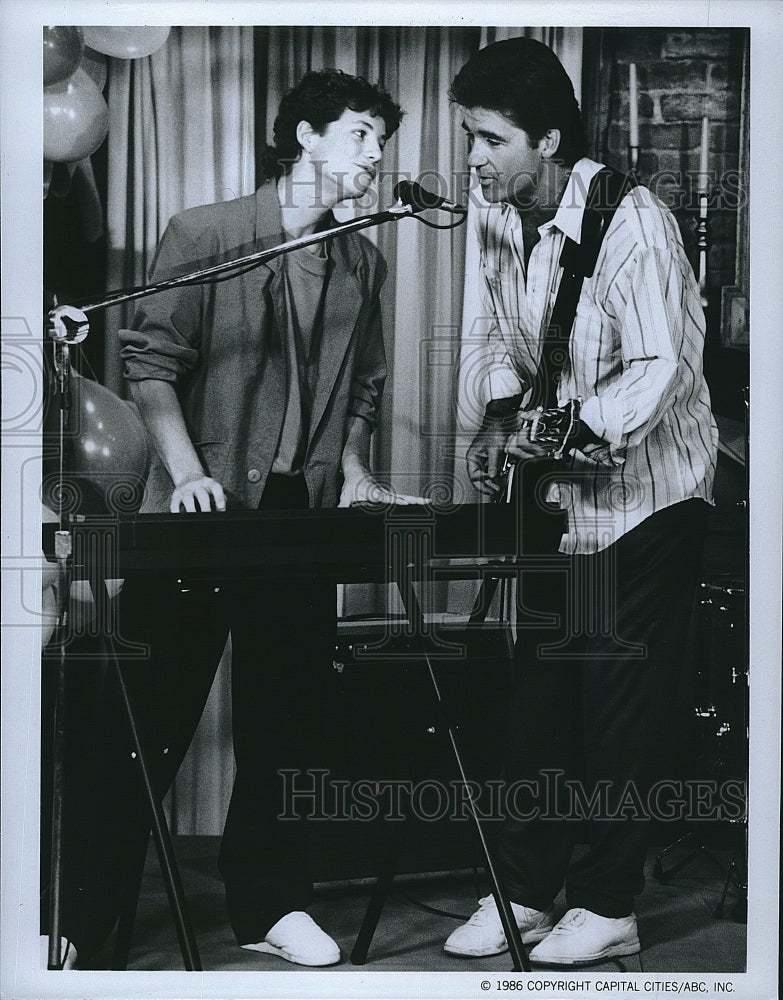 1986 Press Photo Kirk Cameron, Alan Thicke, &quot;Growing Pains&quot;- Historic Images