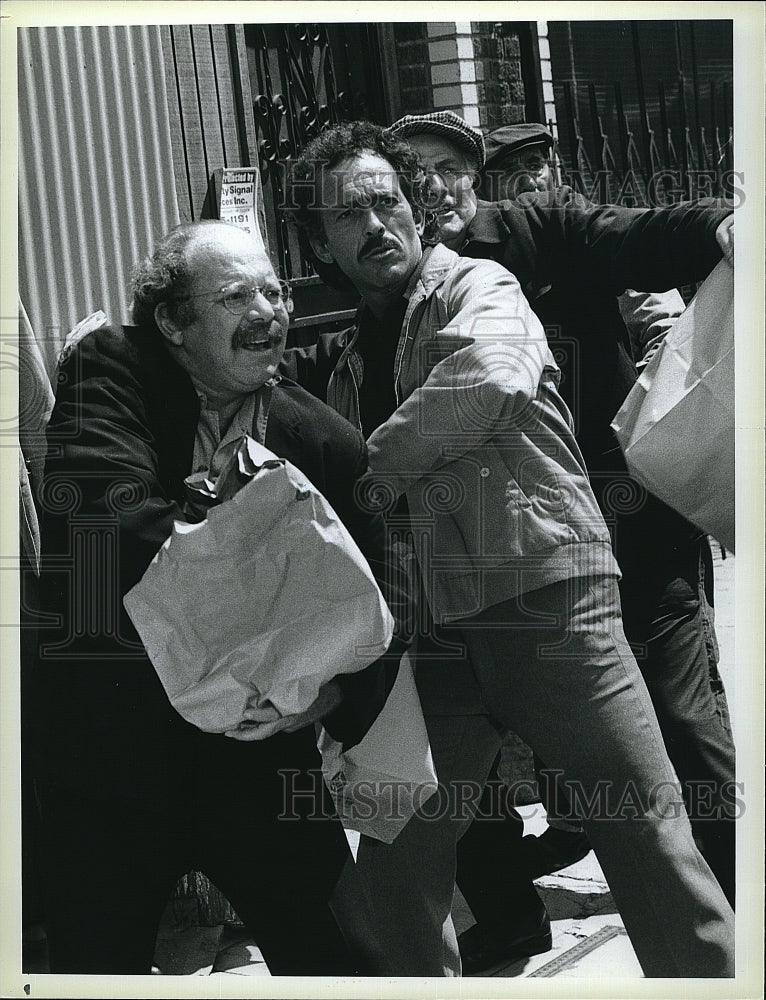 1985 Press Photo &quot;Hill Street Blues&quot; Bruce Weitz, Larry Gelman- Historic Images