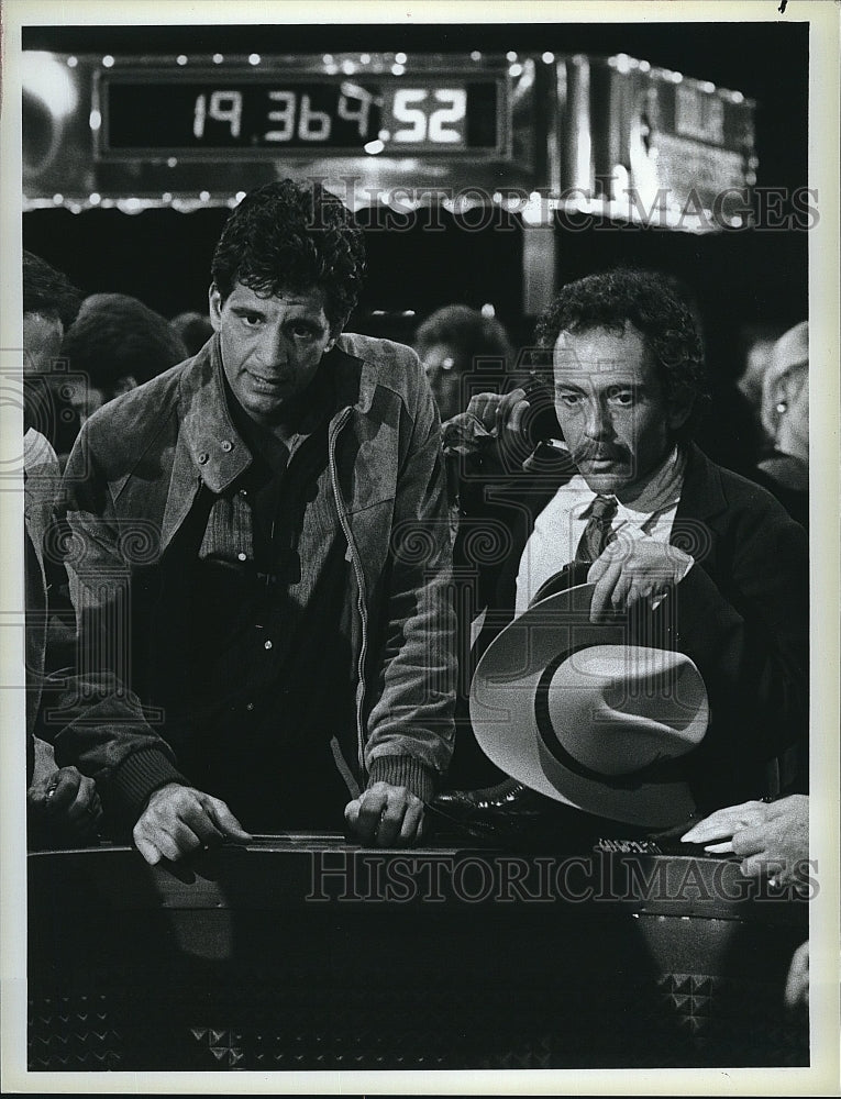 1984 Press Photo Ed Marinaro and Bruce Weitz in &quot;Hill Street Blues&quot;- Historic Images