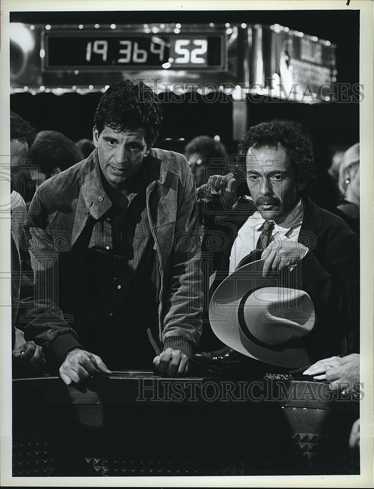 1984 Press Photo Ed Marinaro and Bruce Weitz in "Hill Street Blues"- Historic Images