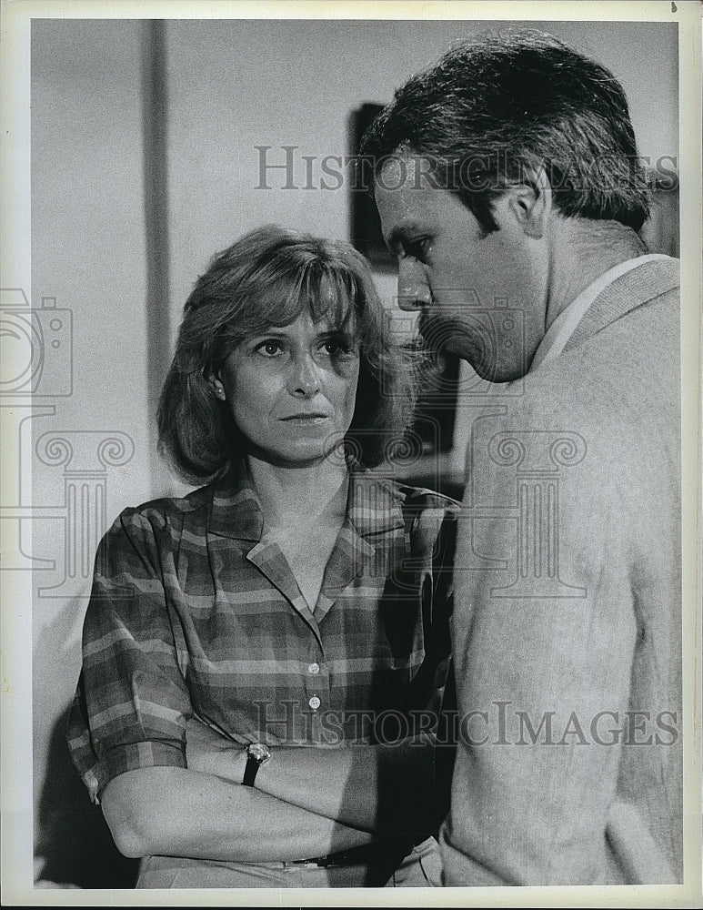 1985 Press Photo Joe Spano and Rosanna Huffman in &quot;Hill Street Blues&quot;- Historic Images