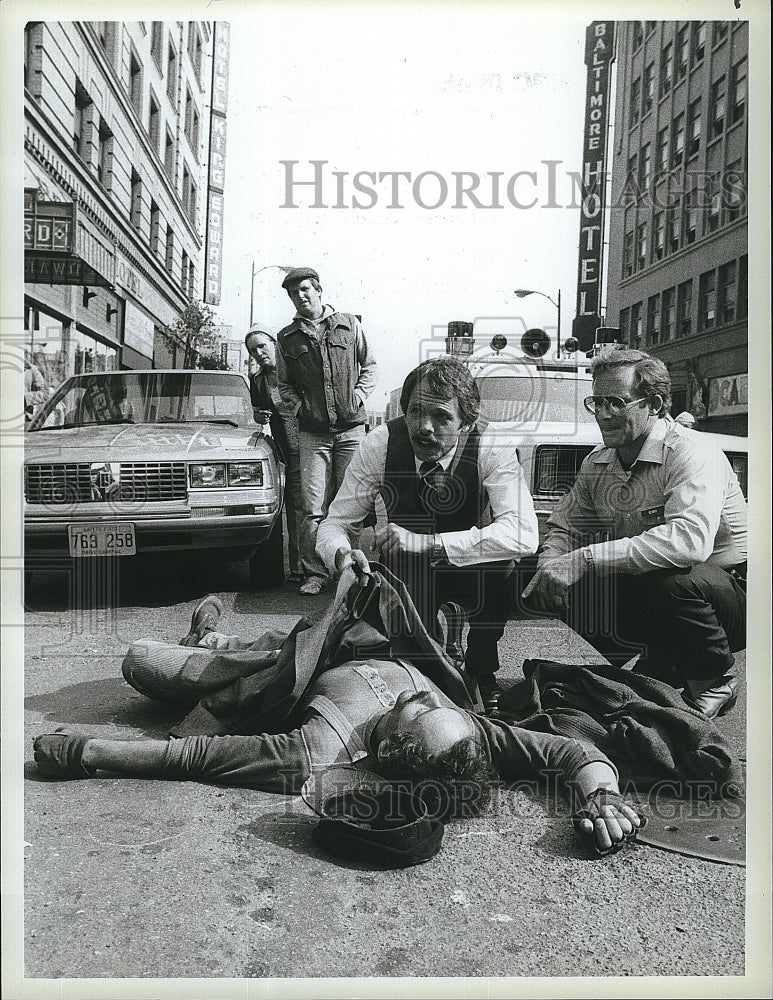 1983 Press Photo Bruce Weitz Charles Haid and Joe Spano in &quot;Hill Street Blues&quot;- Historic Images