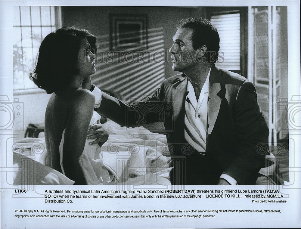 1989 Press Photo Robert Davi and Talisa Sotto in 007 adventure&quot;License to Kill&quot;- Historic Images