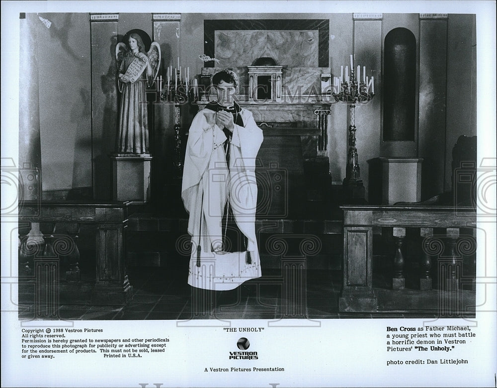 1988 Press Photo Ben Cross as Father Michael in &quot;The Unholy&quot;- Historic Images