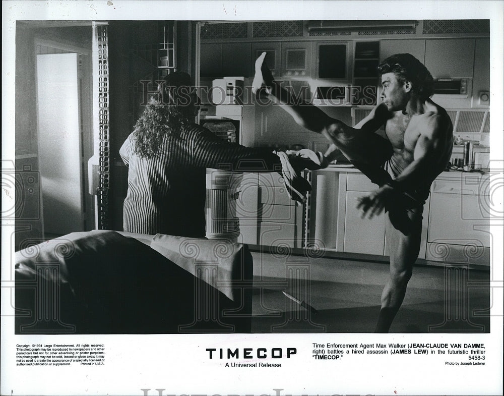 1994 Press Photo Jean-Claude Van Damme and James Lew in &quot;Timecop&quot;- Historic Images