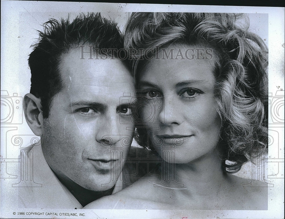 1986 Press Photo Bruce Willis &amp; Cybill Shepherd Star In &quot;Moonlighting&quot;- Historic Images