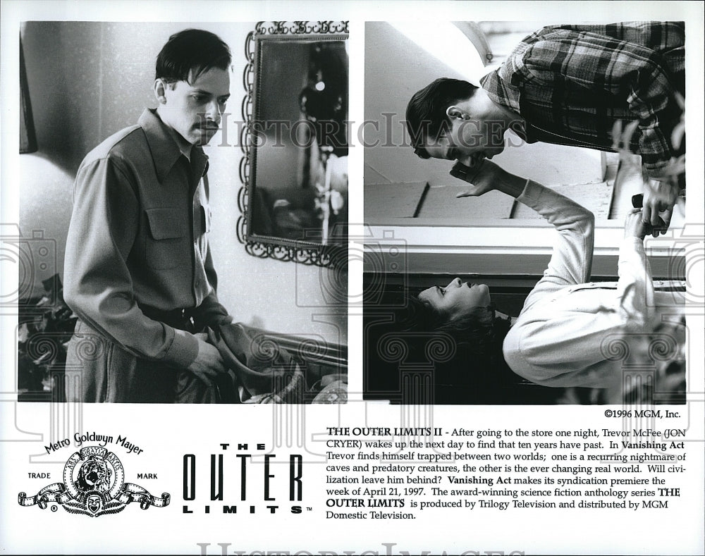 1996 Press Photo Jon Cryer Stars In &quot;The Outer Limits&quot;- Historic Images