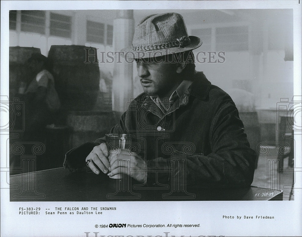 1984 Press Photo Sean Penn American Actor Falcon And The Snowman Movie Scene- Historic Images