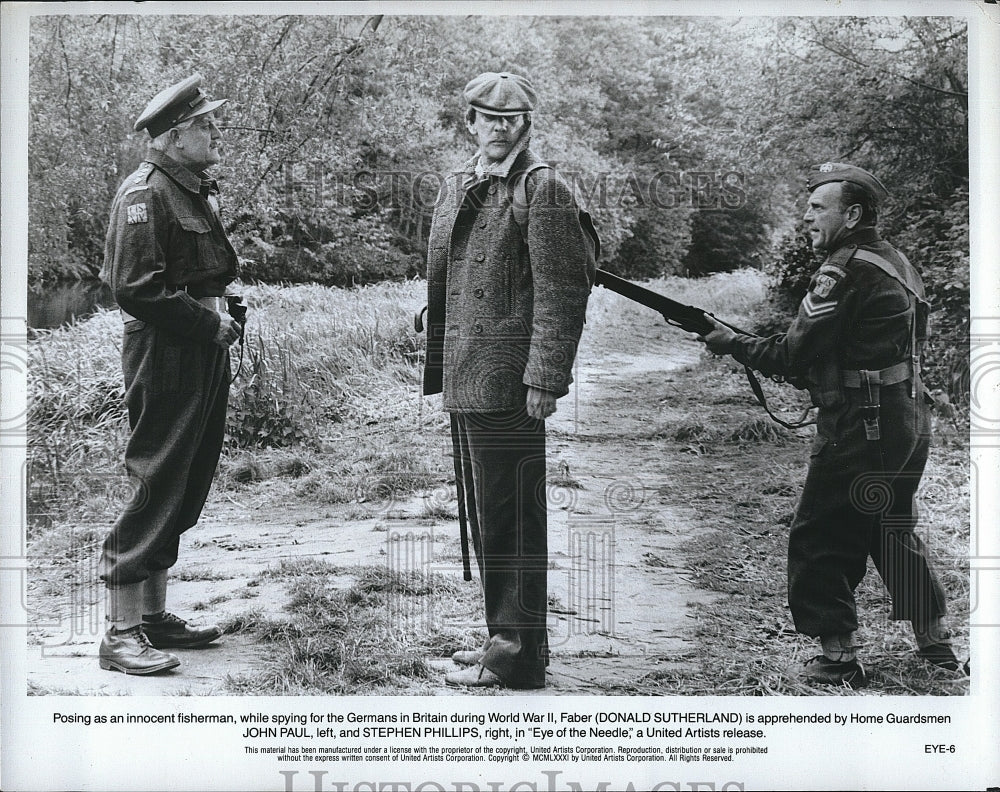 1981 Press Photo Actor Donald Sutherland &amp; John Paul in &quot;Eye of the Needle&quot;- Historic Images