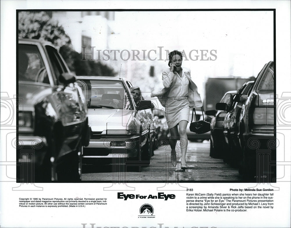 1995 Press Photo Actress Sally Field in &quot;Eye for an Eye&quot;- Historic Images