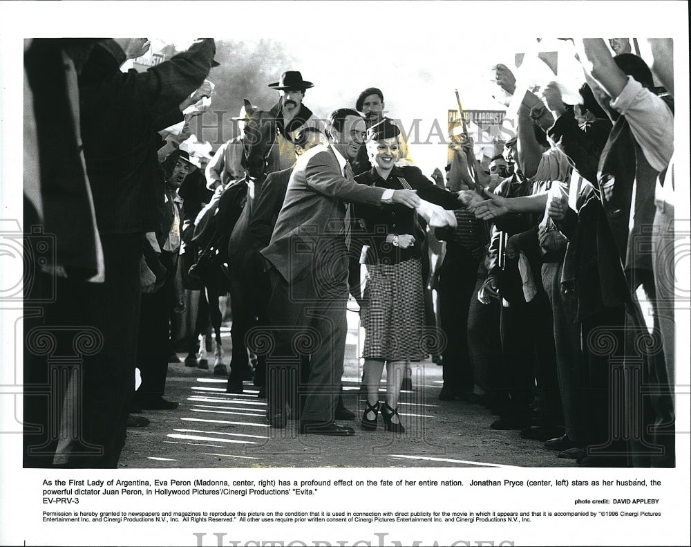 1996 Press Photo Actress Maddona &amp; Jonathan Pryce in &quot;Evita&quot;- Historic Images