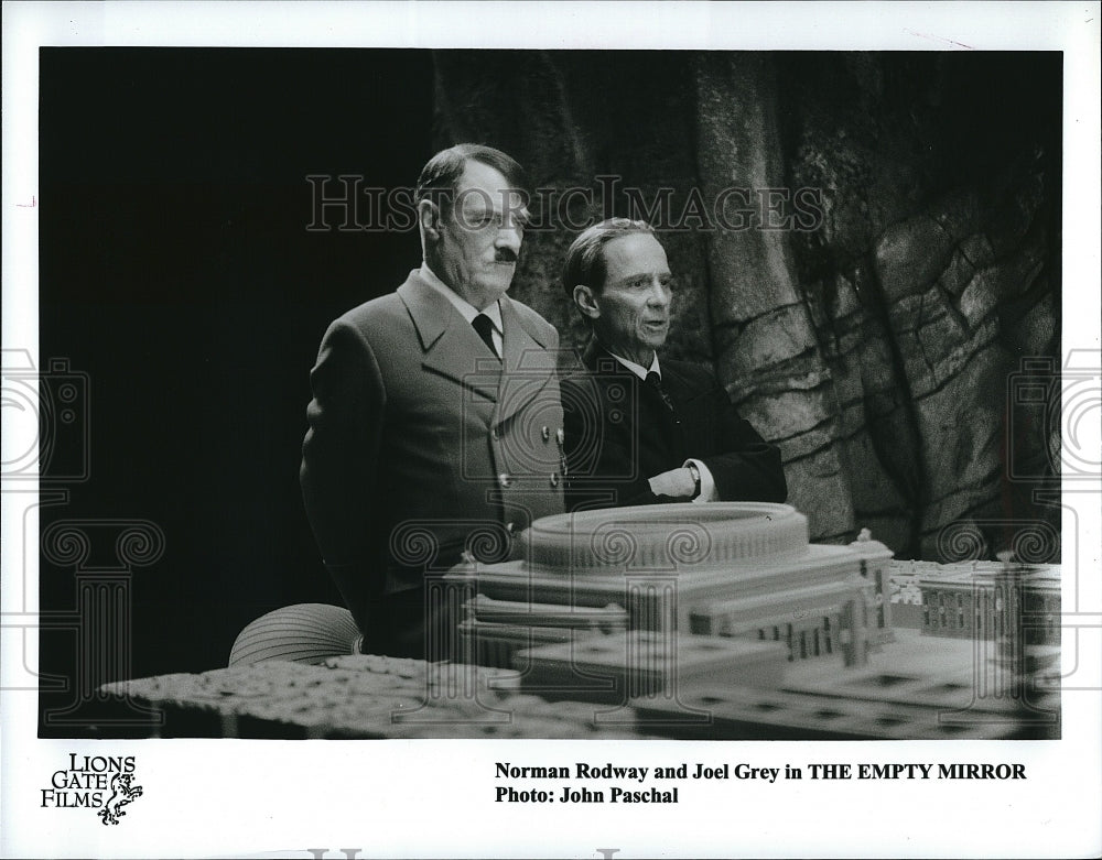 1999 Press Photo Norman Rodway, Joel Grey &quot;The Empty Mirror&quot;- Historic Images