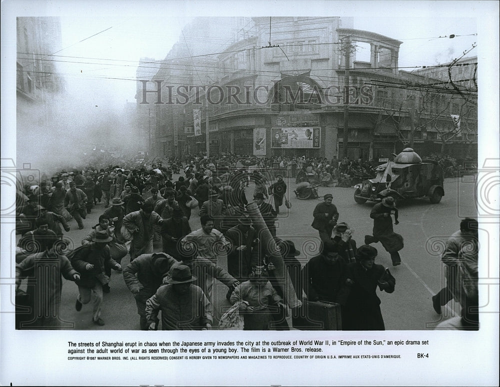 1987 Press Photo Streets of Shagnhai during World War II in &quot;Empire Sun&quot;- Historic Images